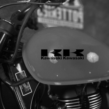 Наклейка логотип Kawasaki на мотоцикл